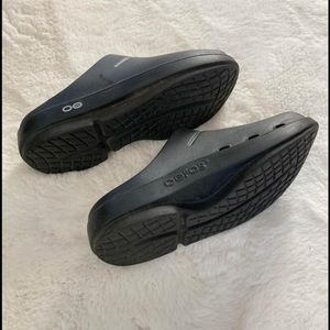Oofos clog size 7